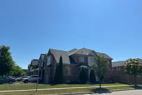 35 Westport Drive, ON L1R 0J4