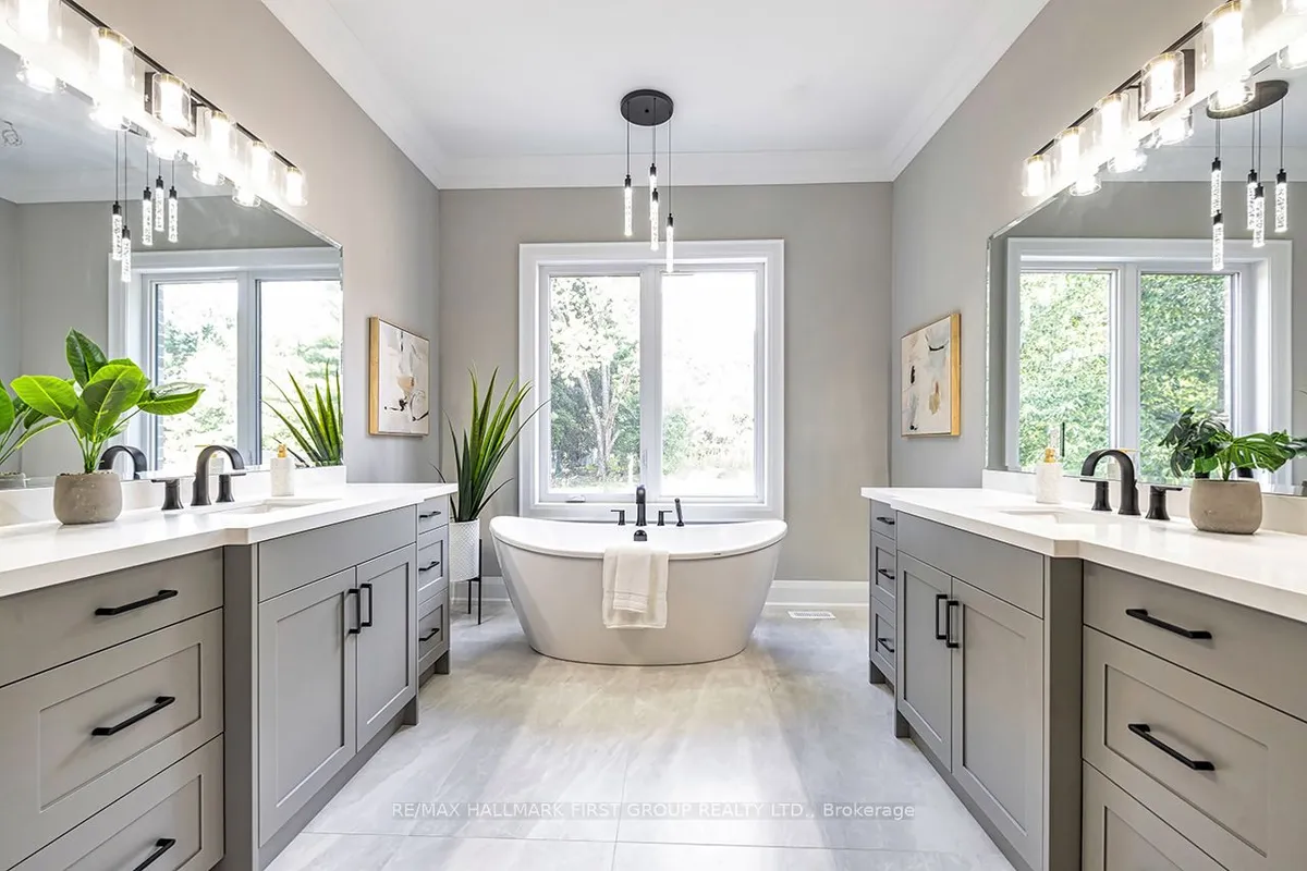 10 Philips Road, ON L1M 1G7