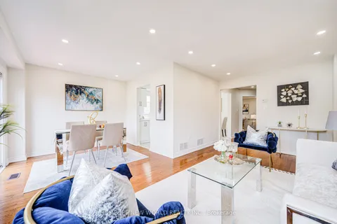 27 Massie Street, ON M1S 3Z7