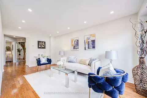 27 Massie Street, ON M1S 3Z7