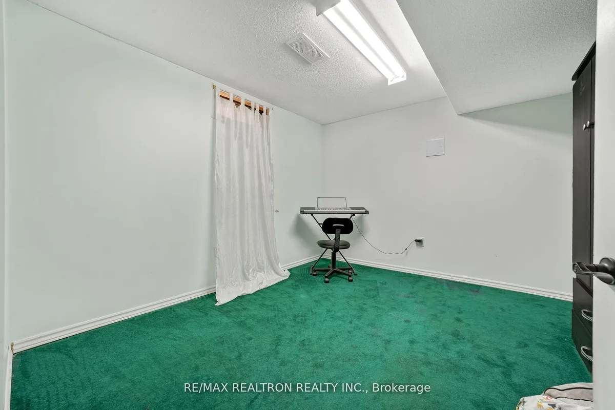 1632 Fairfield Crescent, ON L1V 6H1