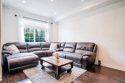 218 London Lane, ON L1T 0N5