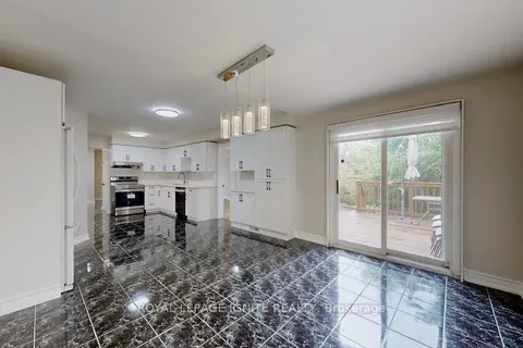 18 Littleborough Court, ON M1C 4S5