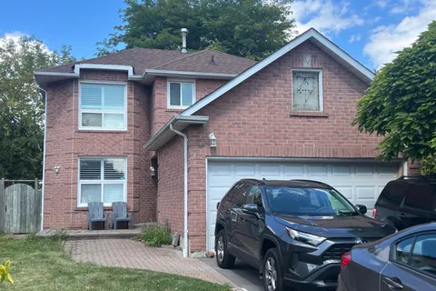 32 Lachlan Drive, ON L1T 1N6