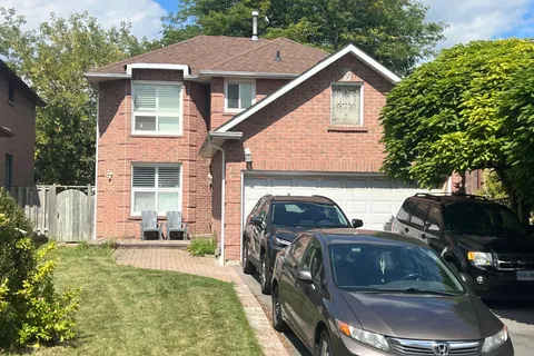 32 Lachlan Drive, ON L1T 1N6