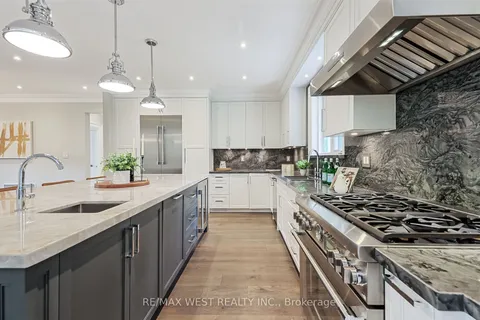 18 Windy Ridge Drive, ON M1M 1H5