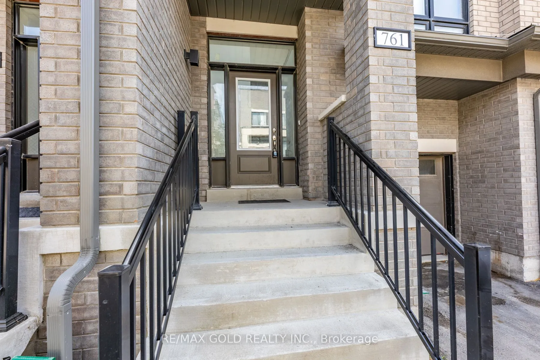 761 Heathrow Path, ON L1K 3G4