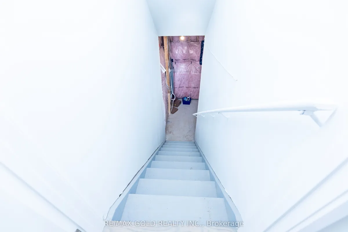 761 Heathrow Path, ON L1K 3G4