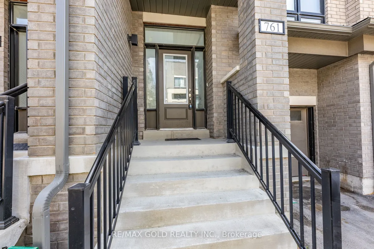 761 Heathrow Path, ON L1K 3G4