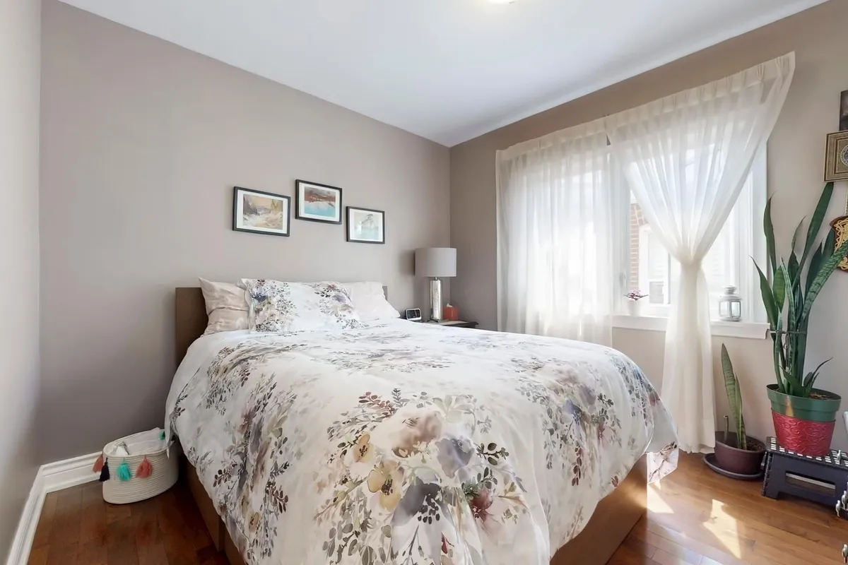 34 Droxford Avenue, ON M1R 1K2