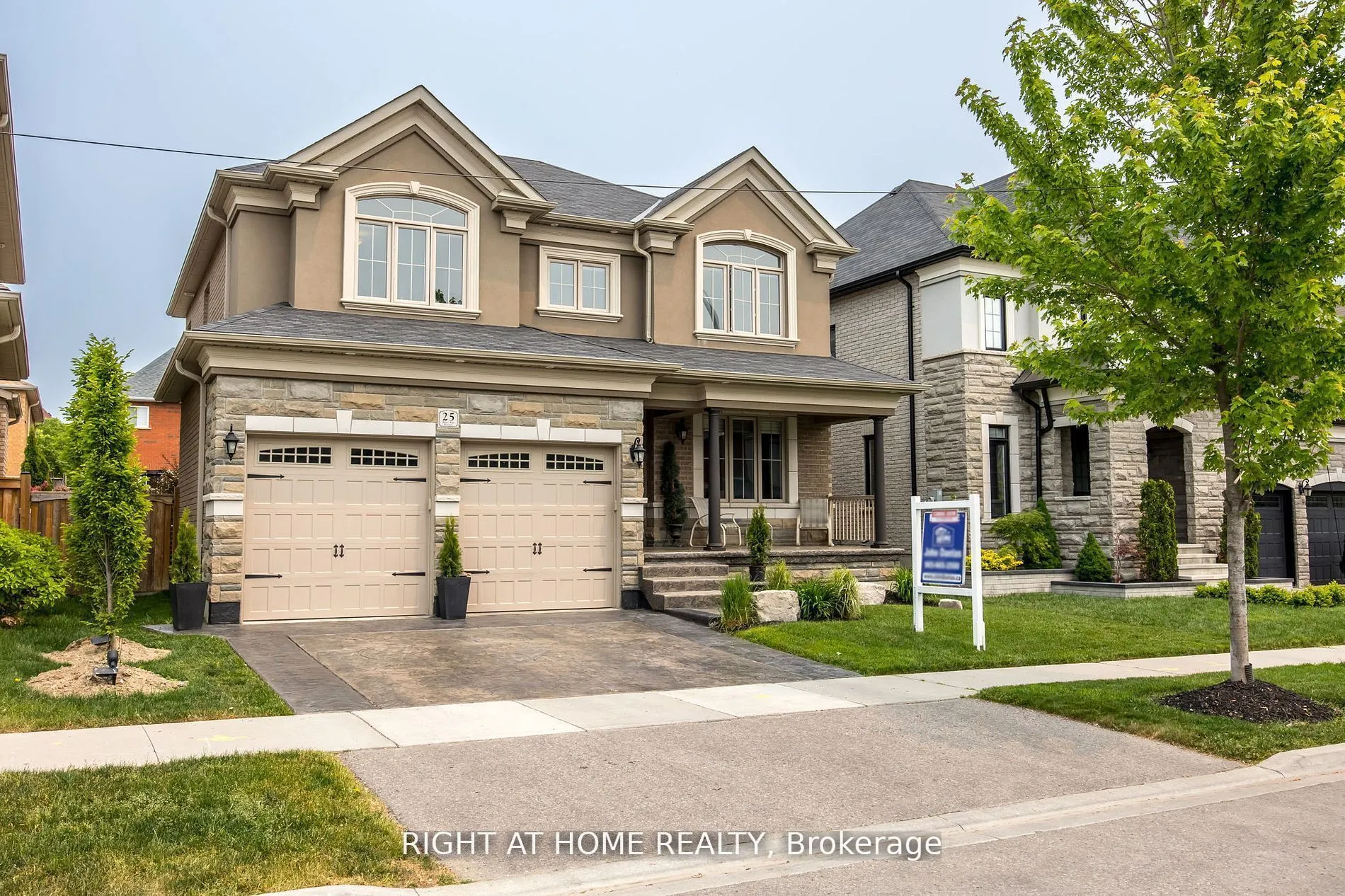 25 CHARTERHOUSE Drive, ON L1R 3R8