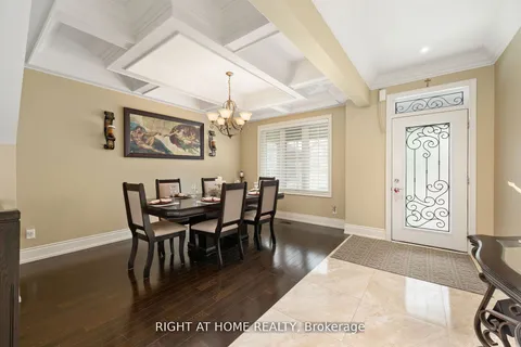 25 CHARTERHOUSE Drive, ON L1R 3R8