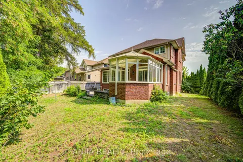 10 Thistledown Crescent, ON L1R 3P2