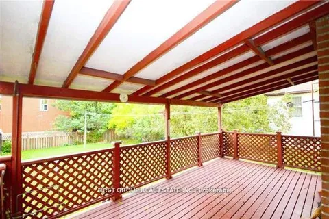 18 Windsor Drive, ON L1T 2Z5