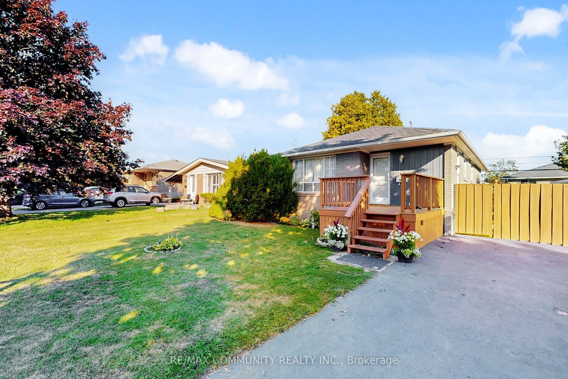 855 Zator Avenue, ON L1W 1Y2