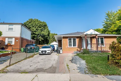 82 Crow Trail, ON M1B 1X9