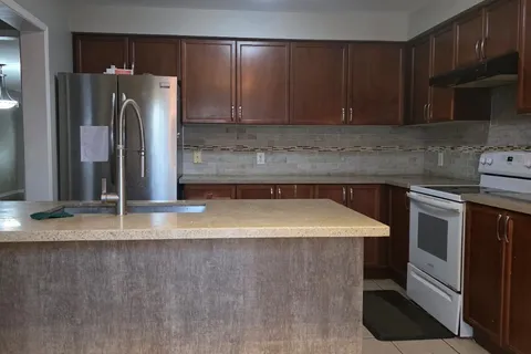 3 Tansley Crescent, ON L1Z 1Y5