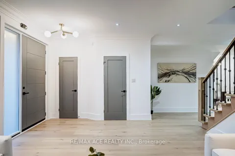 73 Inniswood Drive, ON M1R 1E8