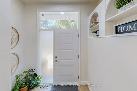 33 Savarin Street, ON M1J 1Z7