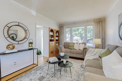 33 Savarin Street, ON M1J 1Z7