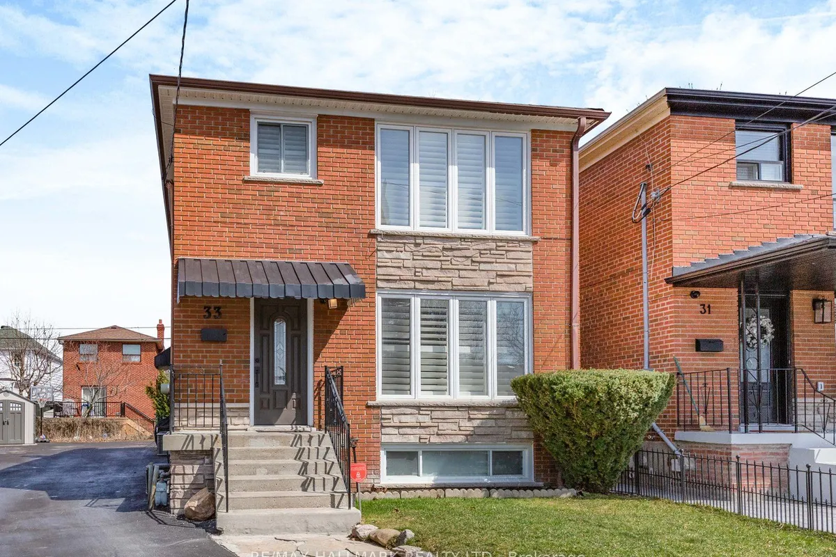 33 Everett Crescent, ON M4C 4P4