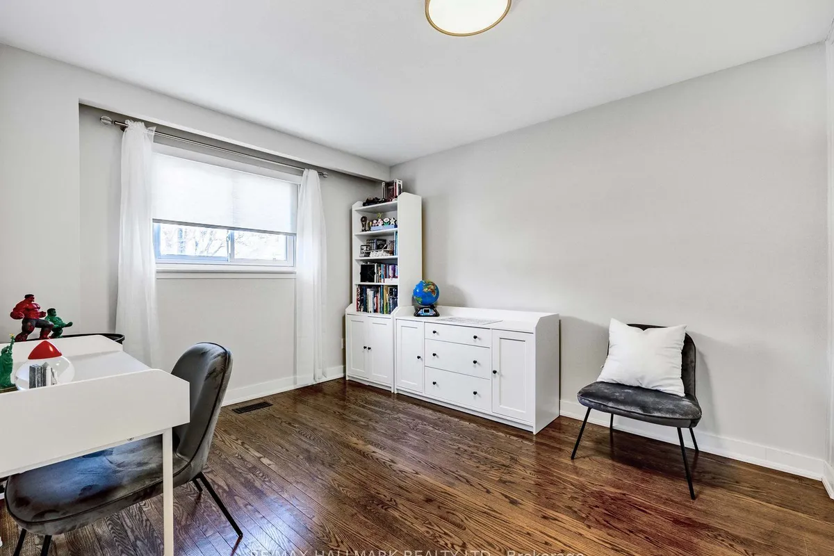 33 Everett Crescent, ON M4C 4P4