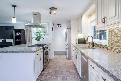 754 Downview Crescent, ON L1H 7W3