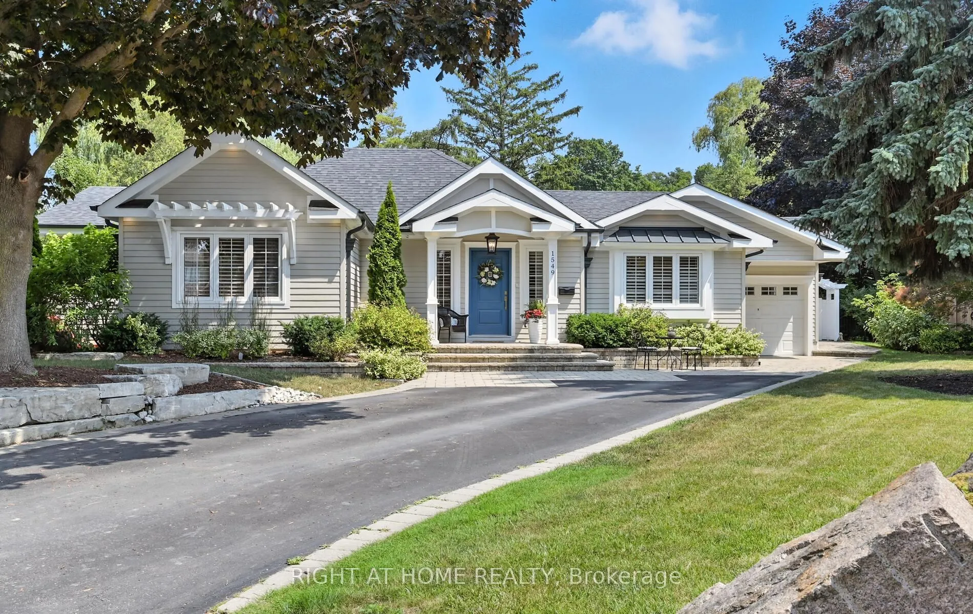 1549 Willowside Court, ON L1W 3P5