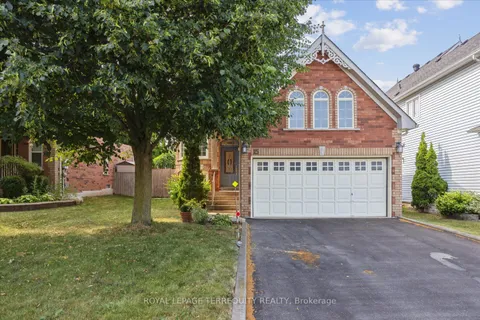 15 Waring Avenue, ON L1M 1G4