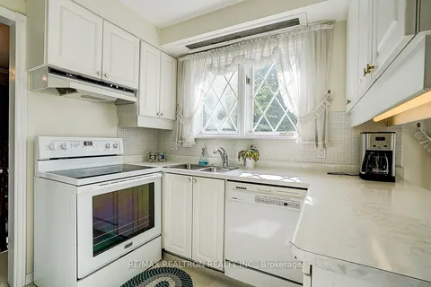 9 Eastlea Crescent, ON M1T 3A5