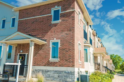 1050 Elton Way, ON L1N 0L3