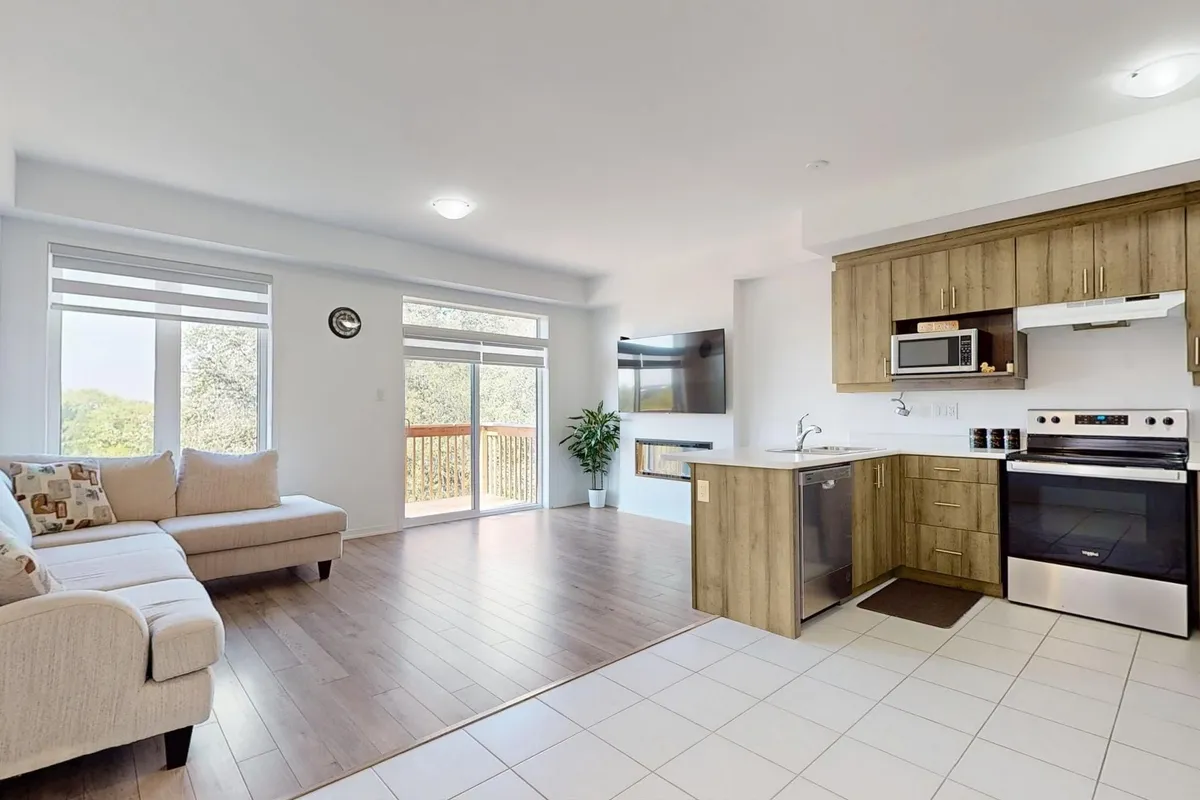 733 Heathrow Path, ON L1K 3G4