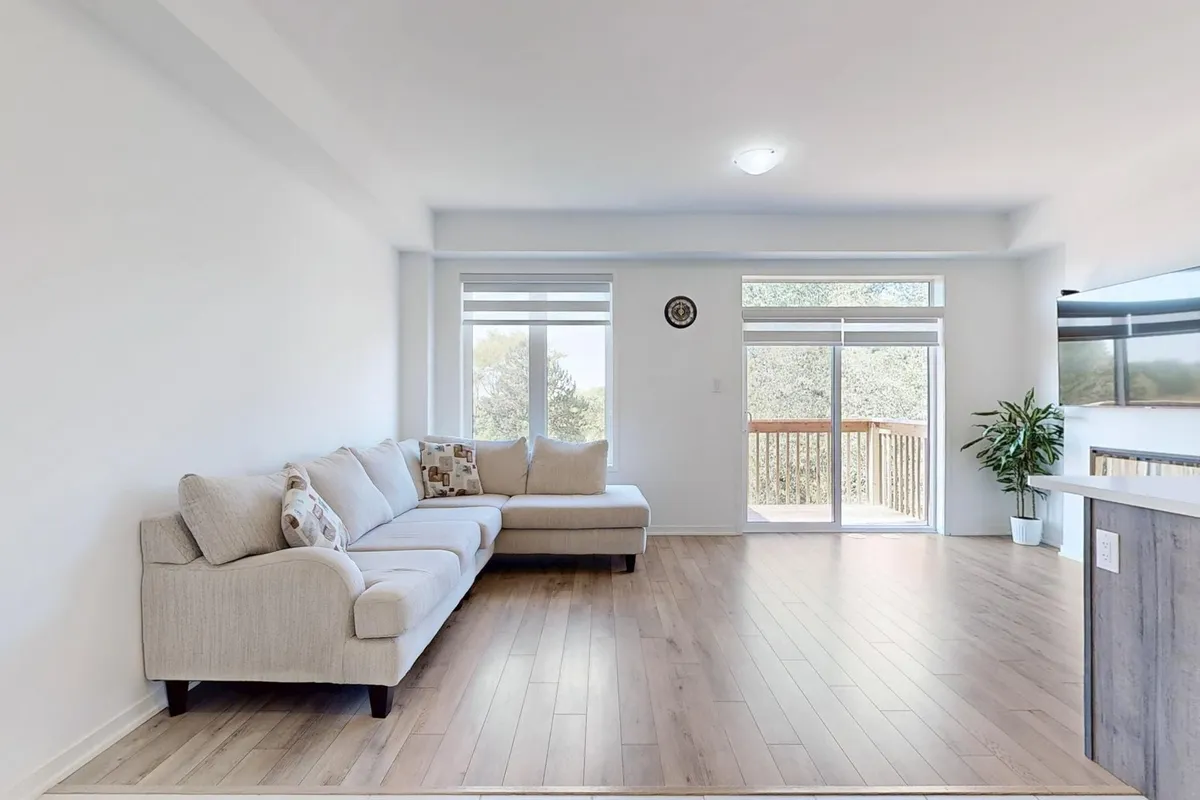 733 Heathrow Path, ON L1K 3G4