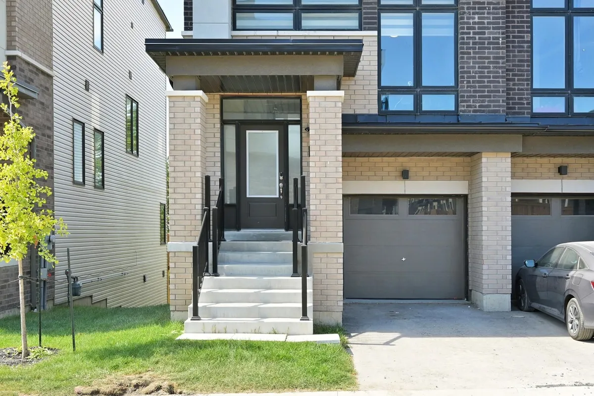 733 Heathrow Path, ON L1K 3G4