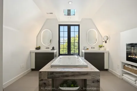 386 Woodgrange Avenue, ON L1W 2B3