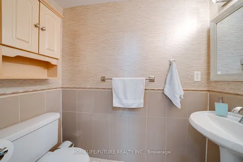 27 Oleary Drive, ON L1Z 1M9