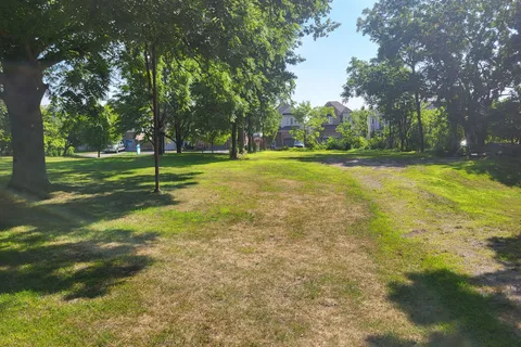 62 Redfern Crescent, ON L1C 2M6