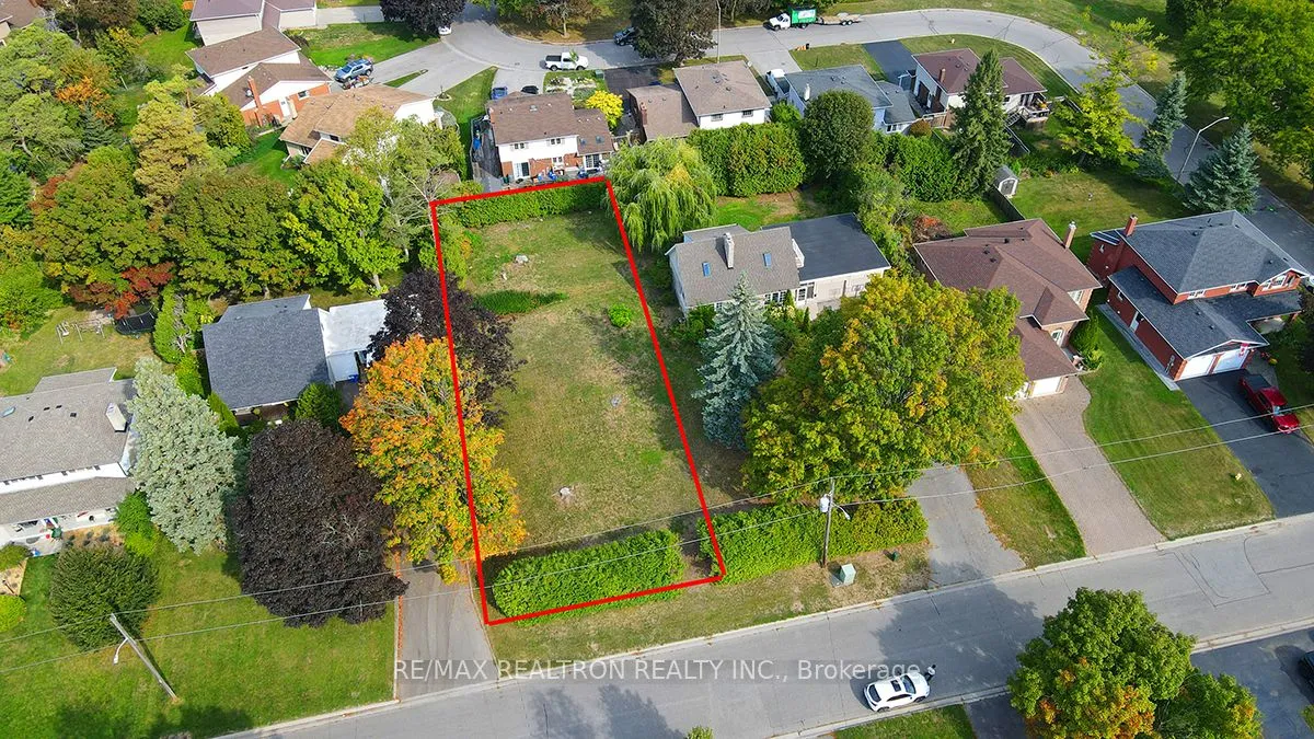 900 Parklane Avenue, ON L1G 1N8