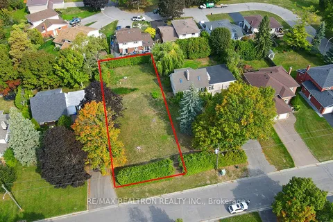 900 Parklane Avenue, ON L1G 1N8