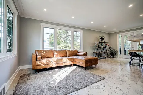 900&904 Parklane Avenue, ON L1G 1N8