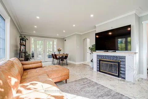 900&904 Parklane Avenue, ON L1G 1N8