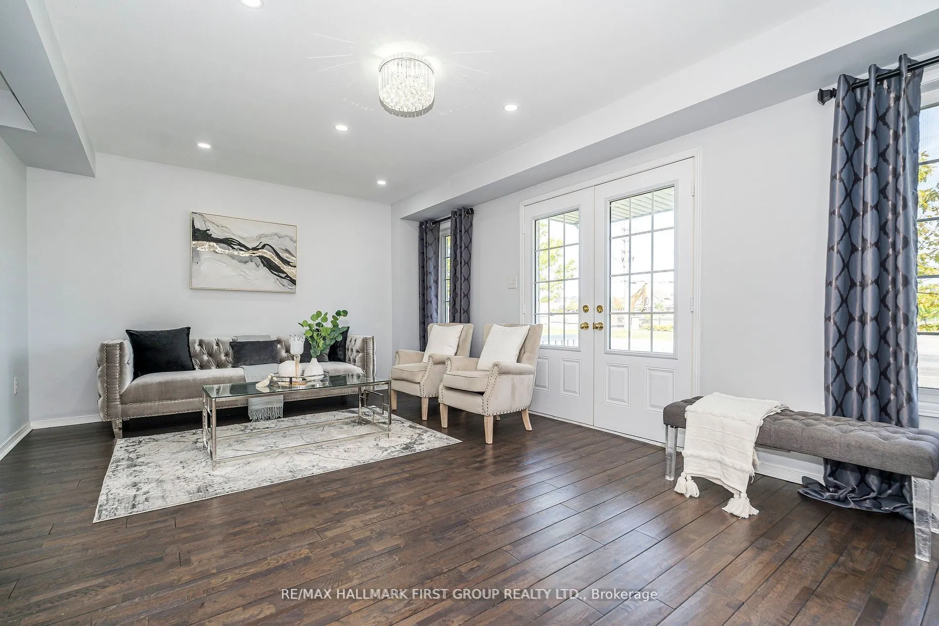 527 Rossland Road, ON L1T 4S1