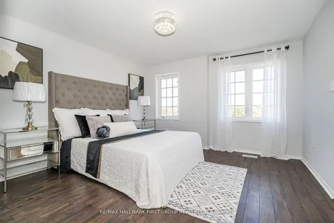 527 Rossland Road, ON L1T 4S1