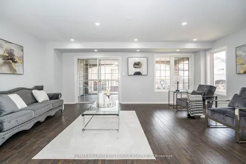 527 Rossland Road, ON L1T 4S1