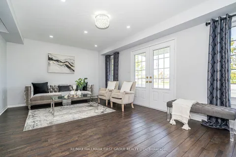 527 Rossland Road, ON L1T 4S1