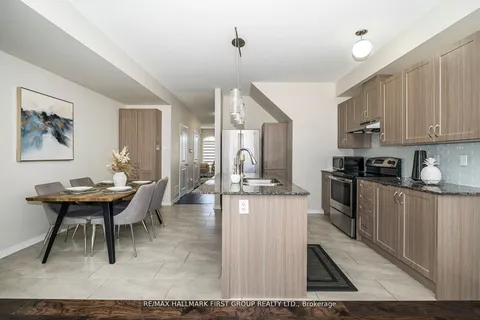 11 Graywardine Lane, ON L1Z 0R9