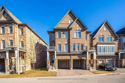 11 Graywardine Lane, ON L1Z 0R9