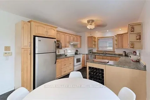 107 Commonwealth Avenue, ON M1K 4K6