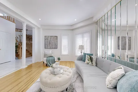 1595 Deerhurst Court, ON L1V 6Y7