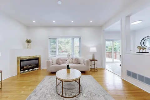 1595 Deerhurst Court, ON L1V 6Y7